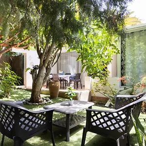 Сasa de vacaciones Hemeras Boutique Homes - Bungalow With Private Garden 5min From The Beach, Playa de las Américas
